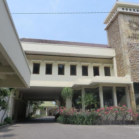 Adisurya Hotel Kediri  Exteriér fotografie