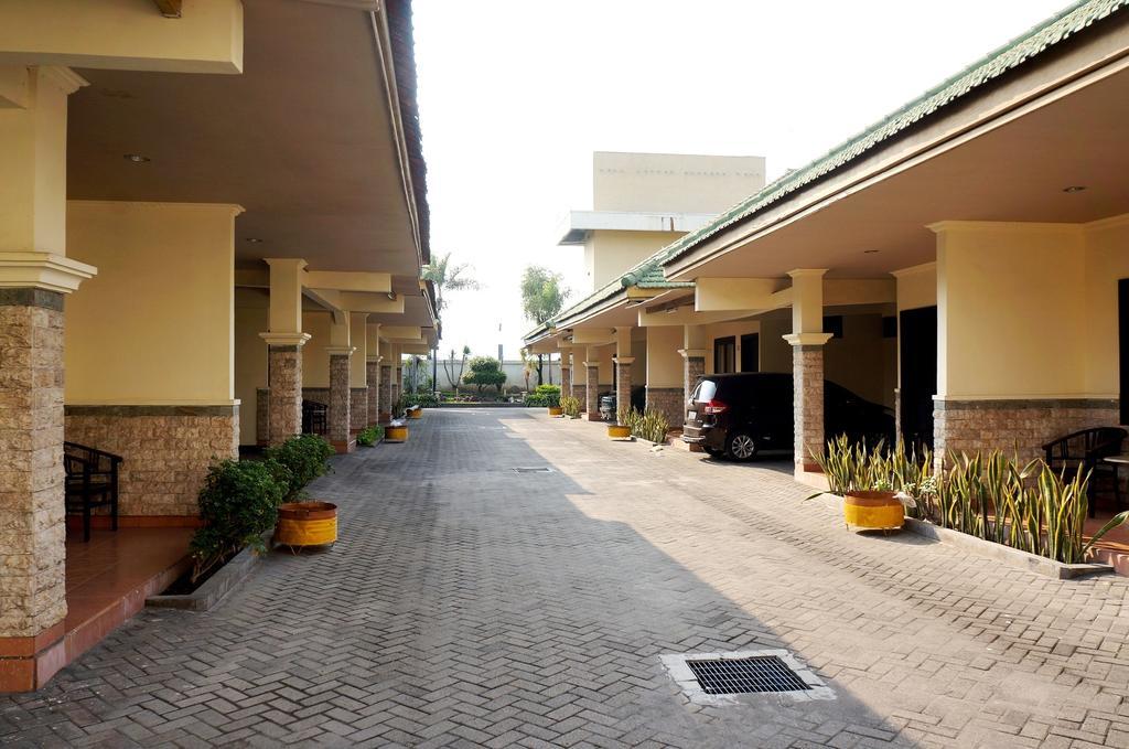 Adisurya Hotel Kediri  Exteriér fotografie